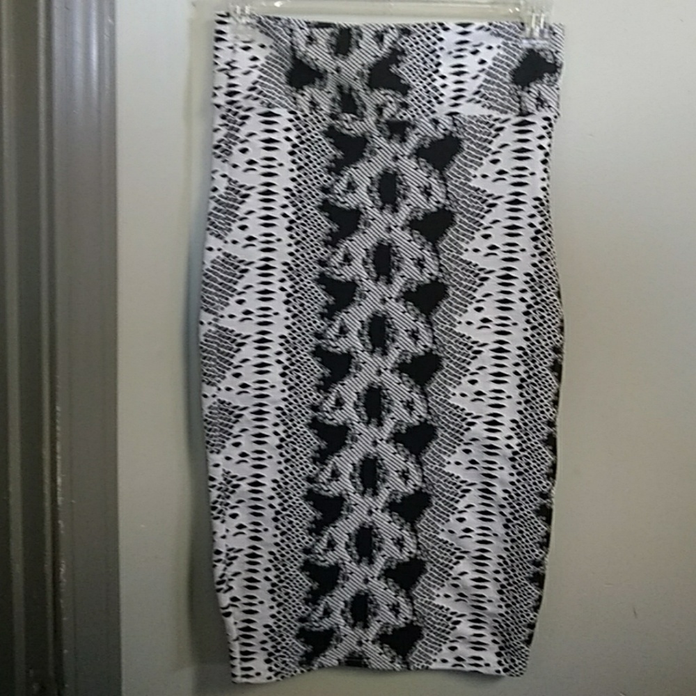 👑Black and White pencil skirt